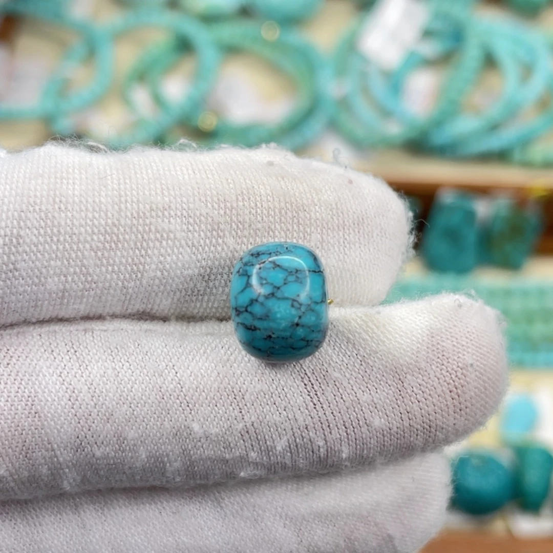 张***玮绿松石未镶嵌颈饰