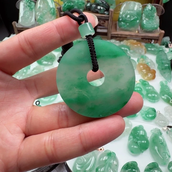 石英质玉未镶嵌颈饰