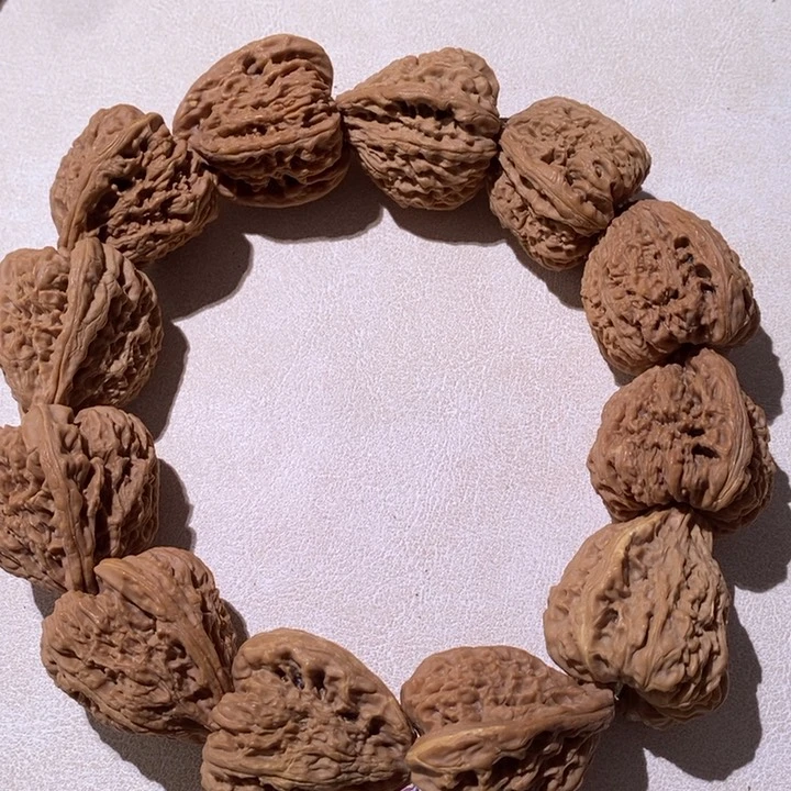 手串文玩核桃…………1