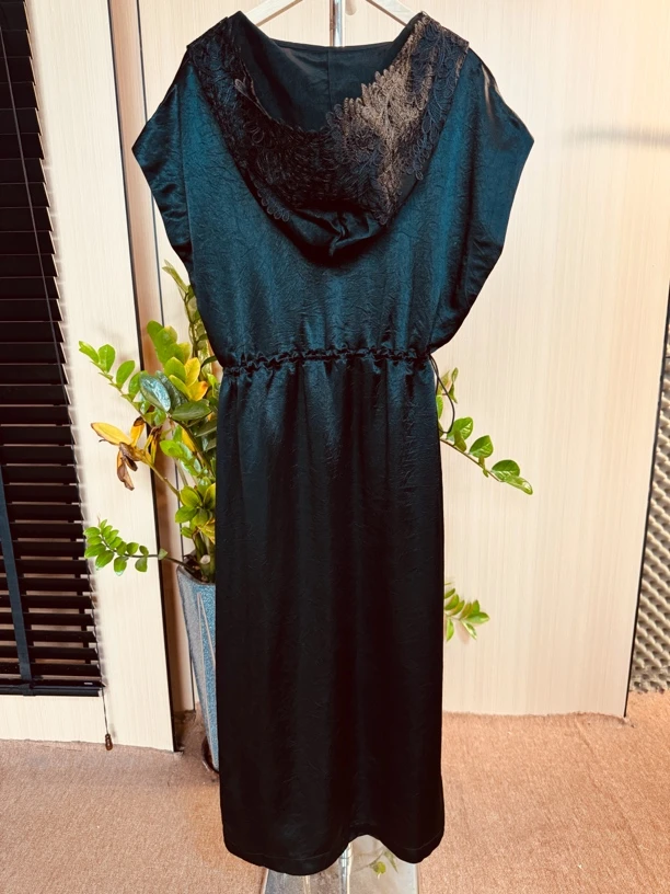 气质收腰中长款蕾丝连帽连衣裙 19092