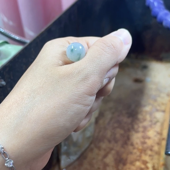 莫****定制翡翠未镶嵌边角料