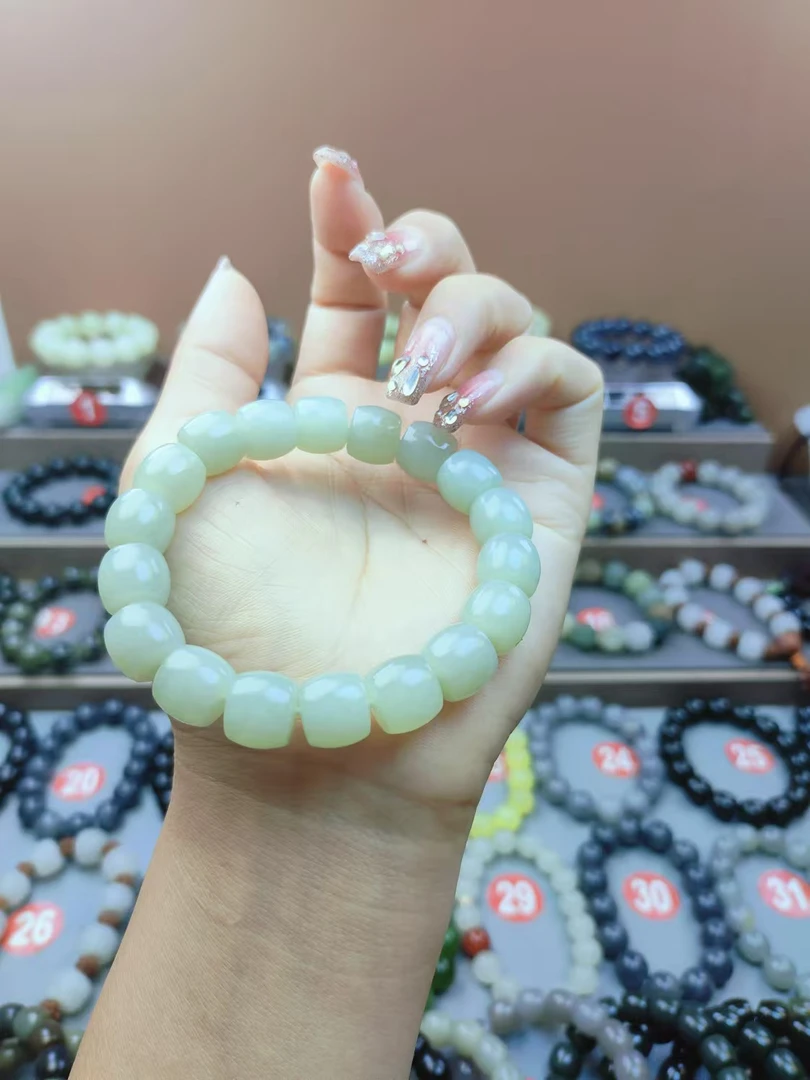 新疆和田玉且末青白卡12