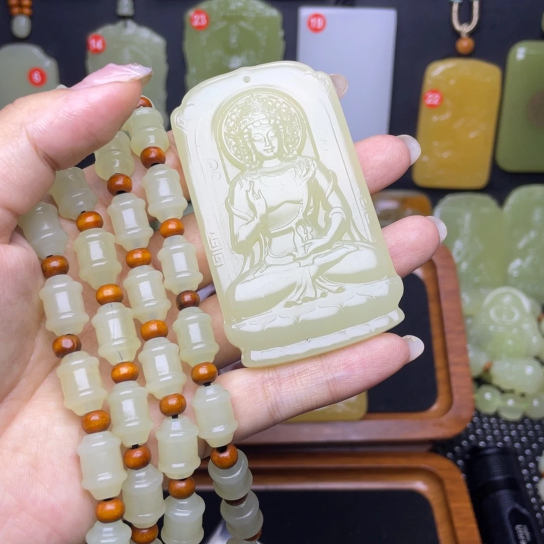 飞****m昆仑山料观音吊坠