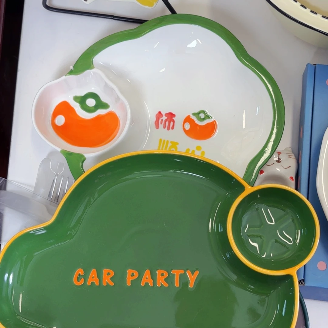 白瓷卡通饺子盘各一个