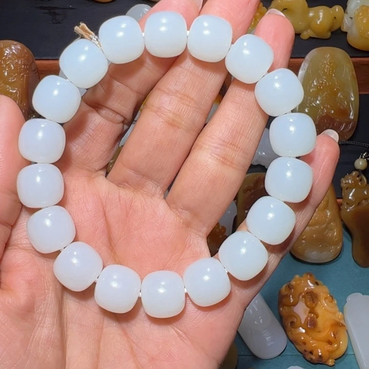 小***鱼和田玉未镶嵌颈饰