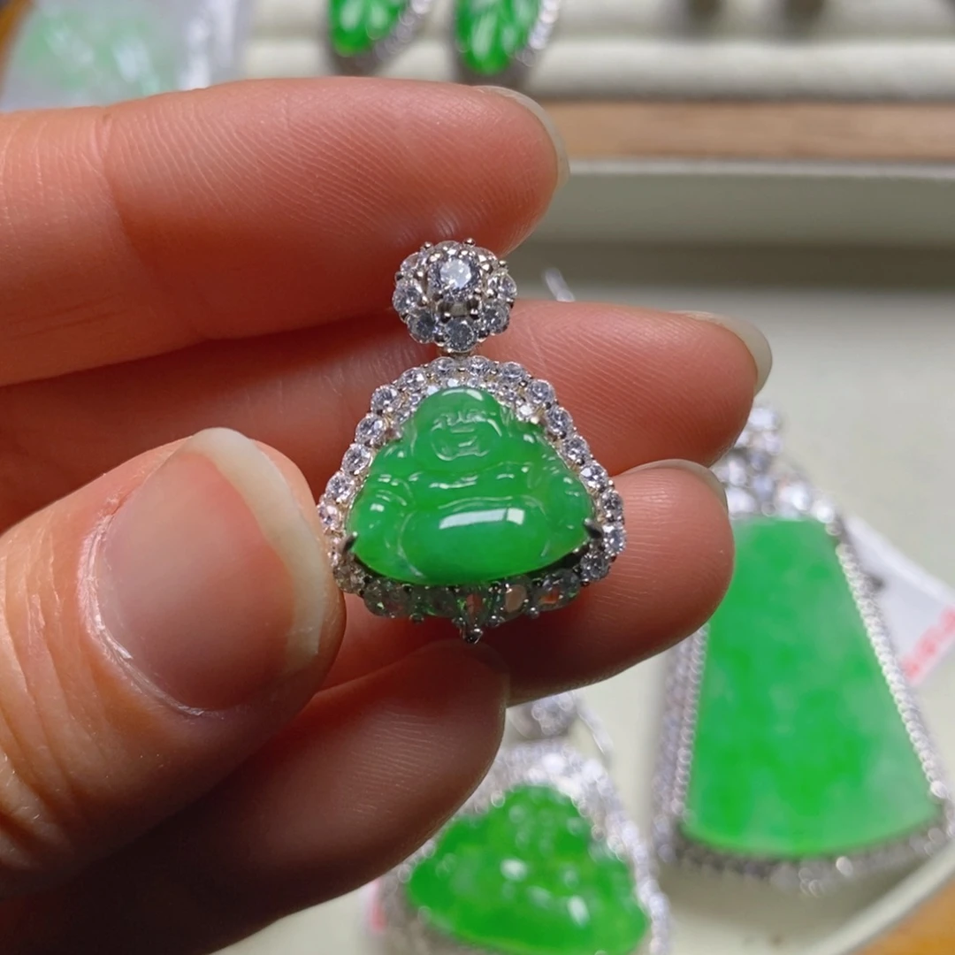 翡翠颈饰银S925镶嵌佛公吊坠