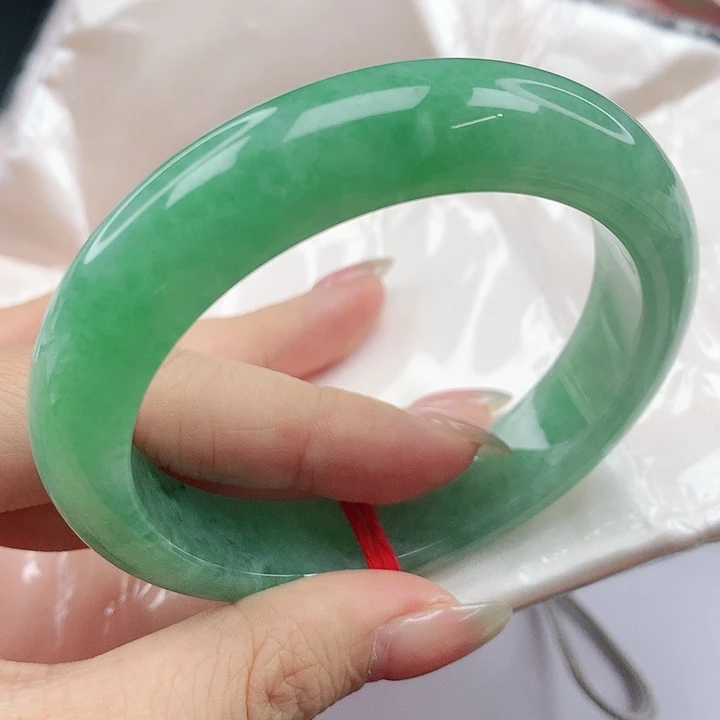 未镶嵌手镯翡翠，810
