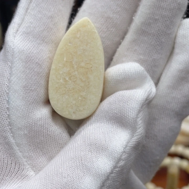 陶瓷满花水滴吊坠一个