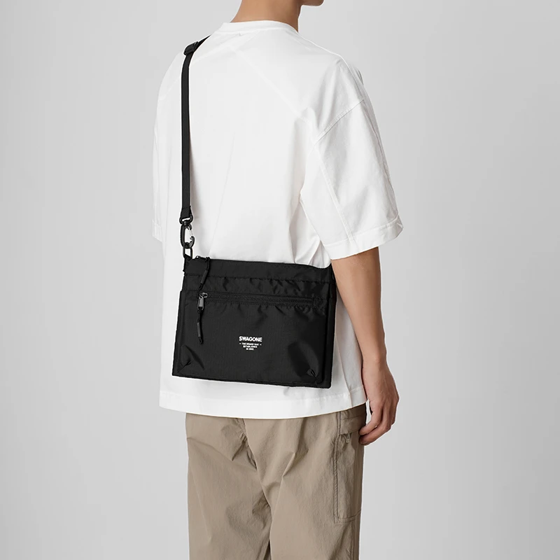 2025新款时尚日系男士单肩包斜挎包休闲潮流小方包薄款轻便防泼水