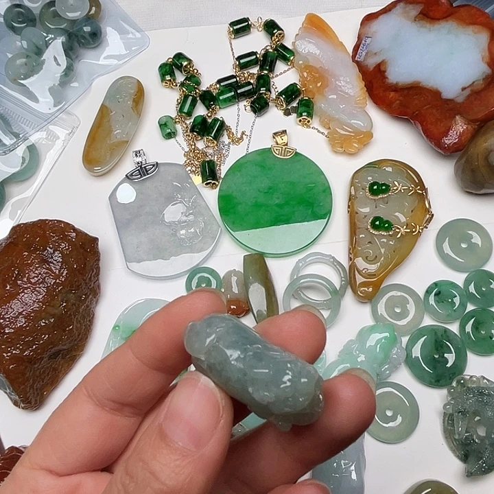 翡翠未镶嵌颈饰缅甸天然翡翠