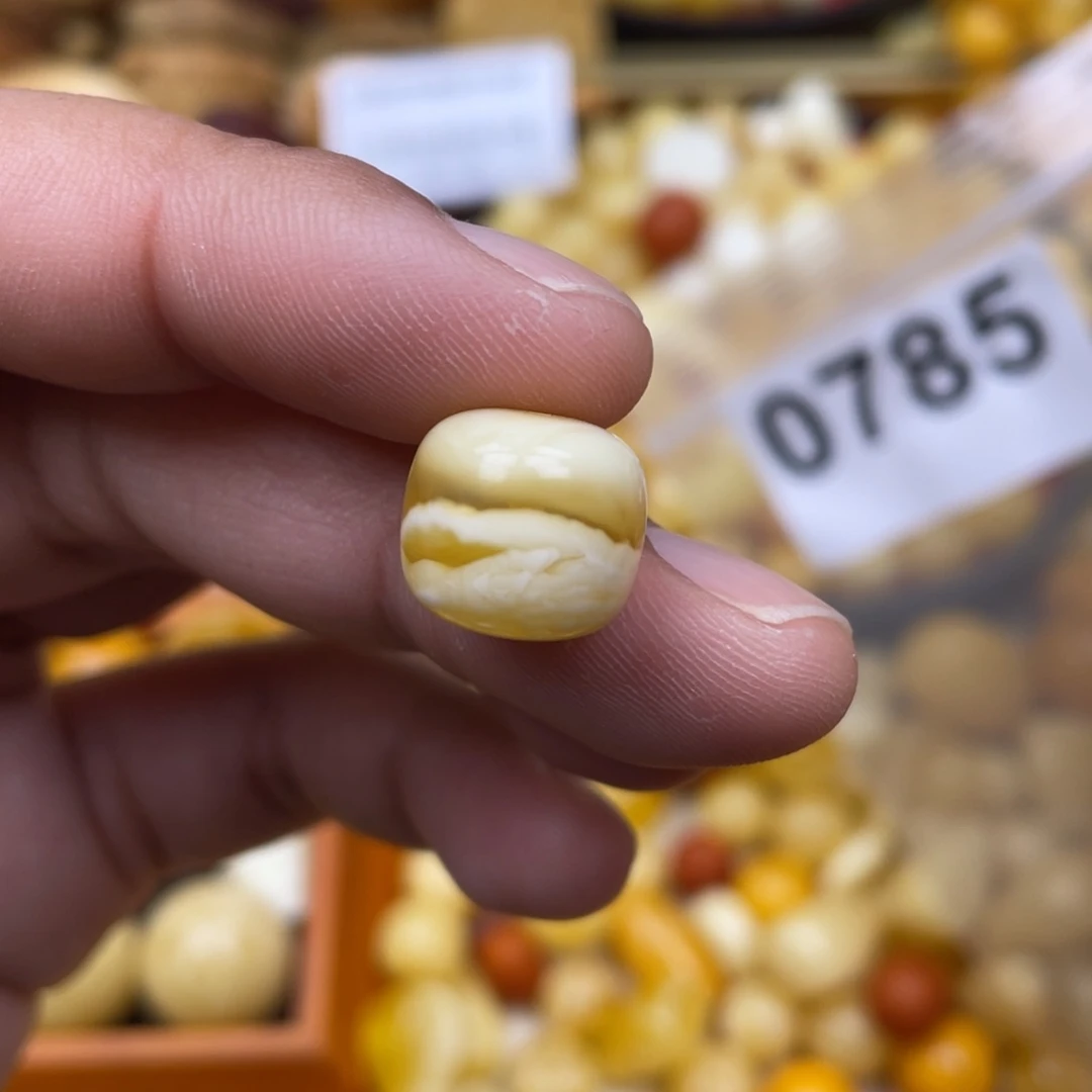 琥珀珠宝奇石未镶嵌孔道微粉12.8