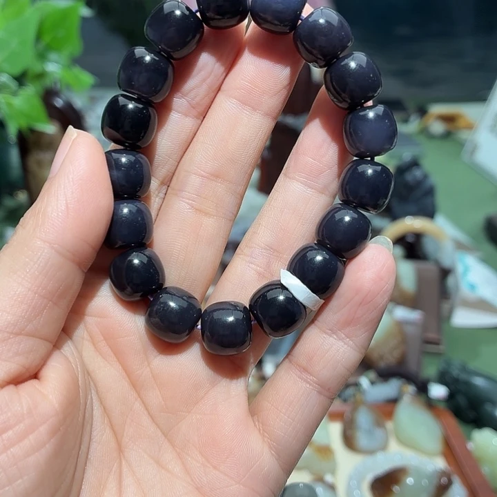 跃***e和田玉（糖玉）未镶嵌颈饰