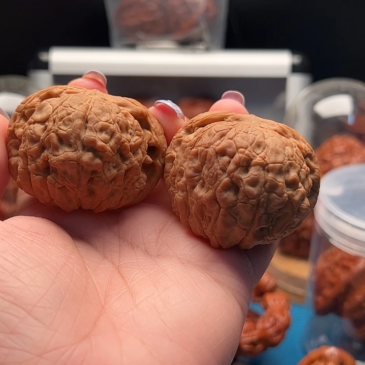 文玩核桃把件球鼎 头水货