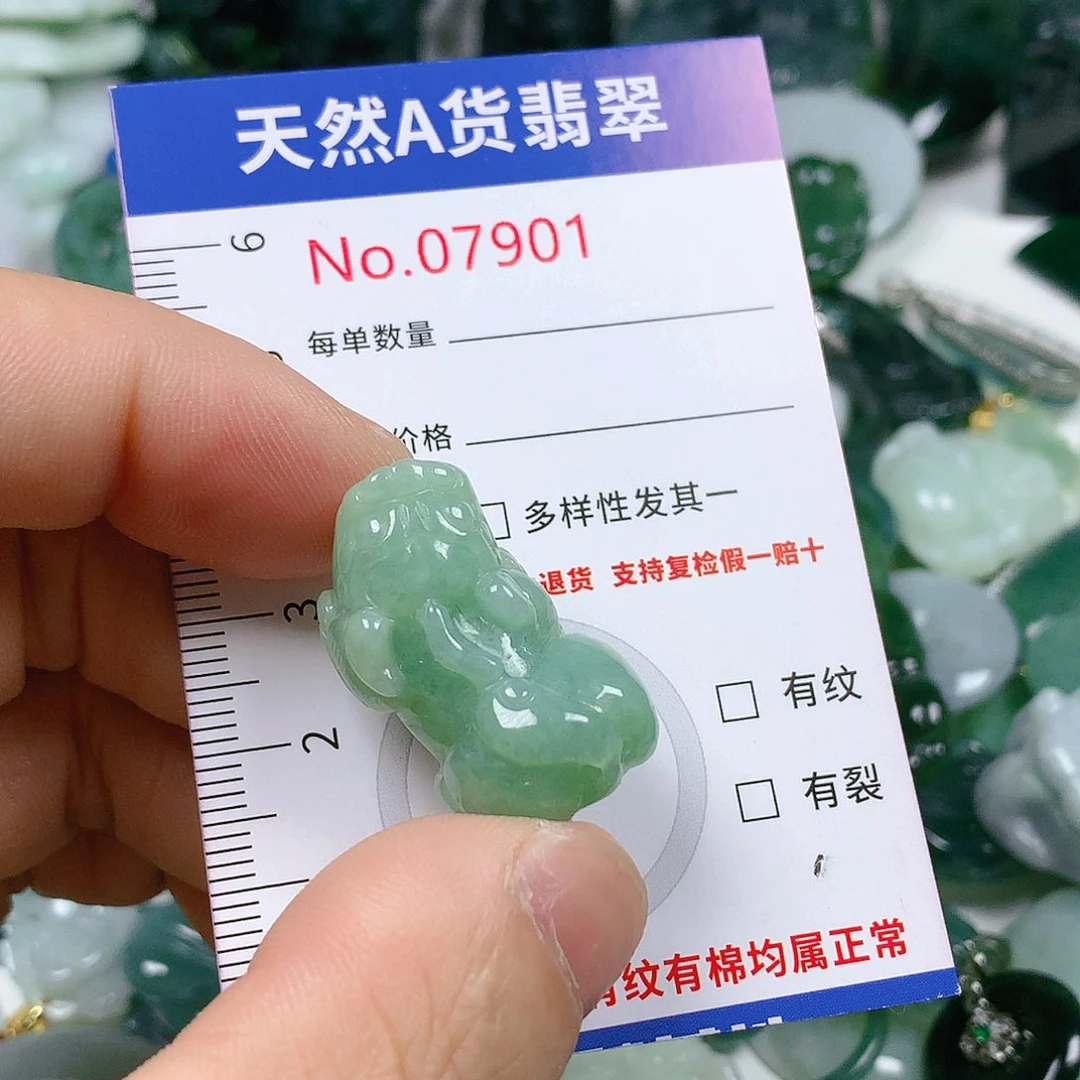 翡翠颈饰未镶嵌想*鱼天然翡翠