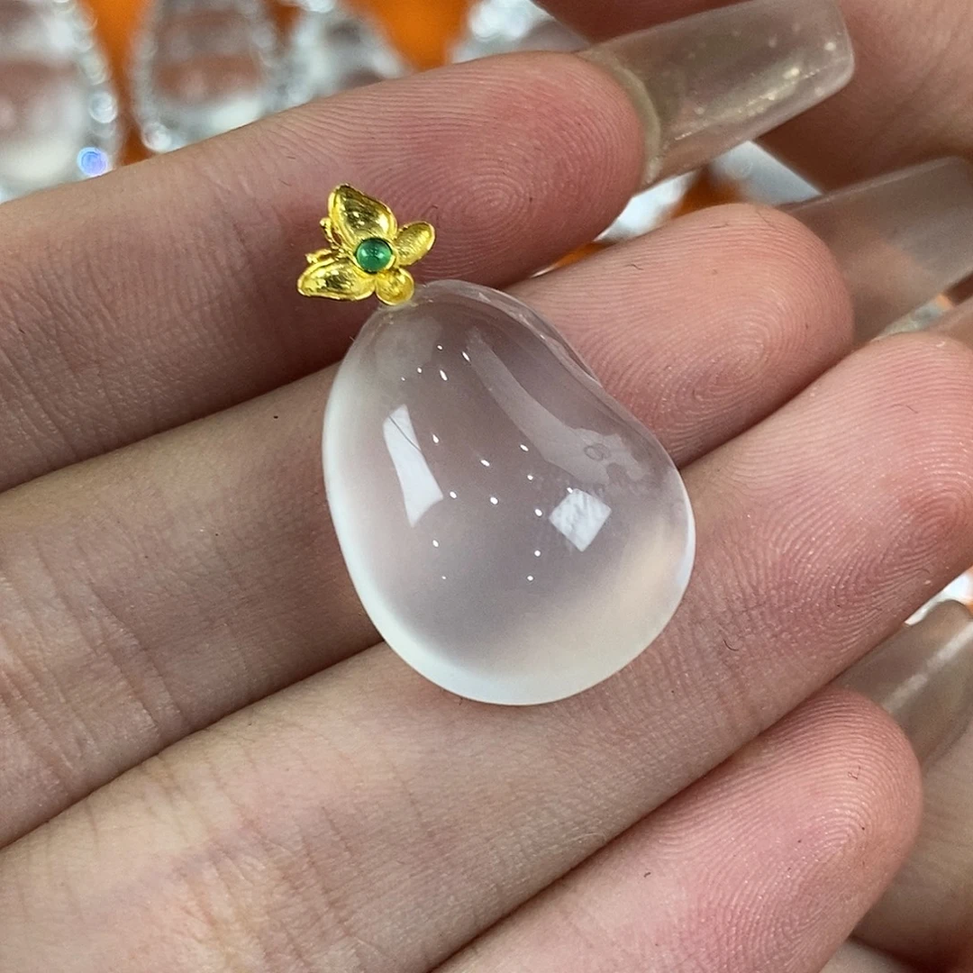 18K金镶嵌吊坠石英质玉