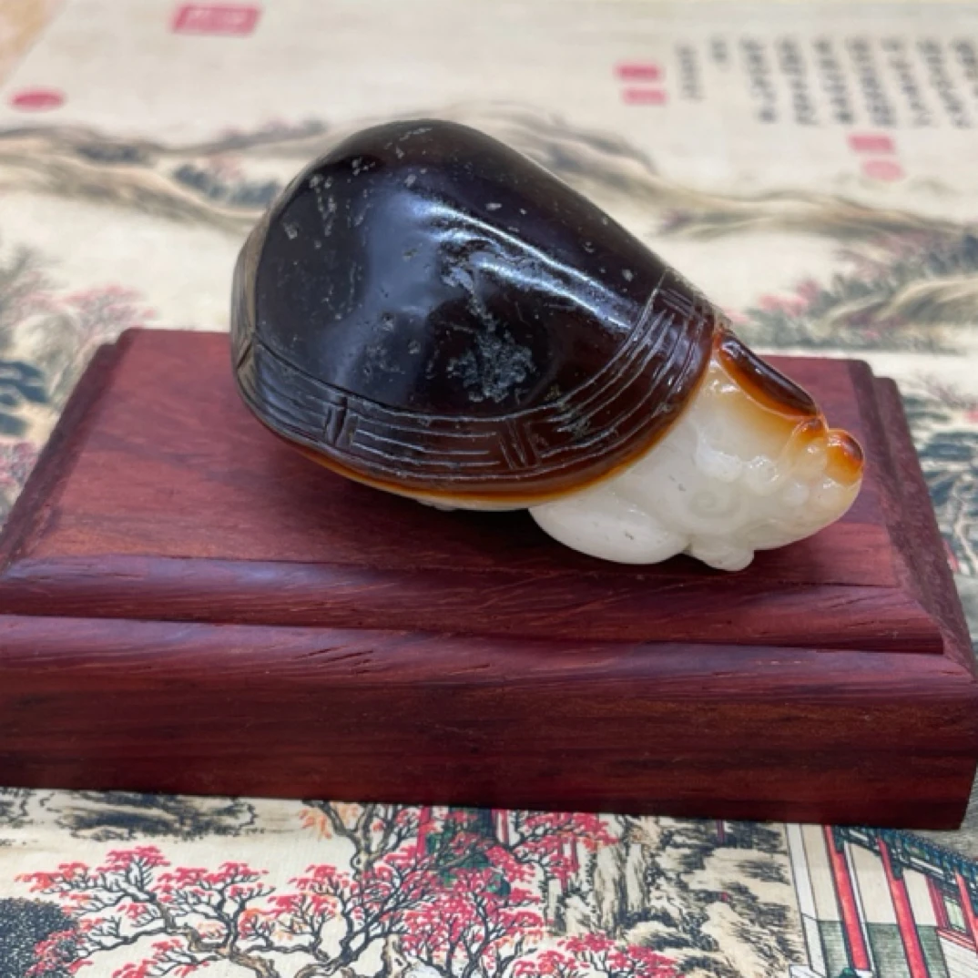 新疆和田玉龙龟雕刻手把件，157克