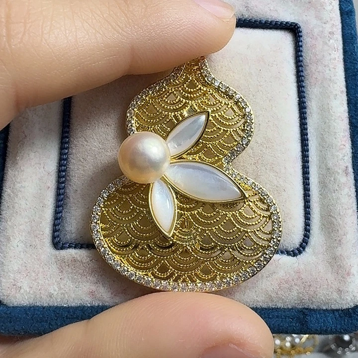 未镶嵌胸饰淡水珍珠8-9mm