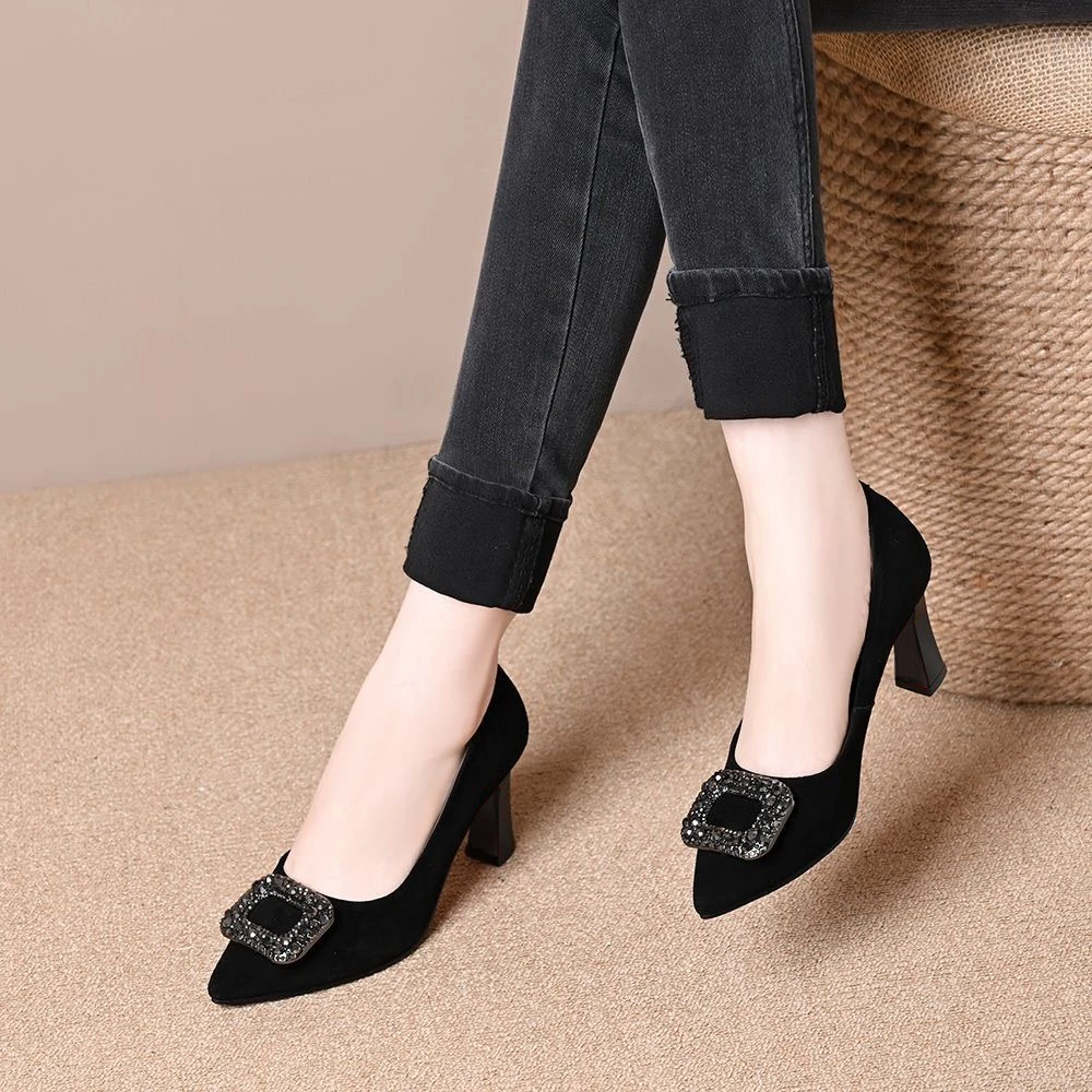 时尚百搭方扣气质尖头高跟鞋女粗跟2025新款黑色绒面软皮浅口单鞋