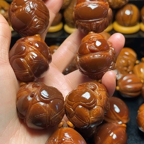 黄***学橄榄核手串/手链嘟嘟财神