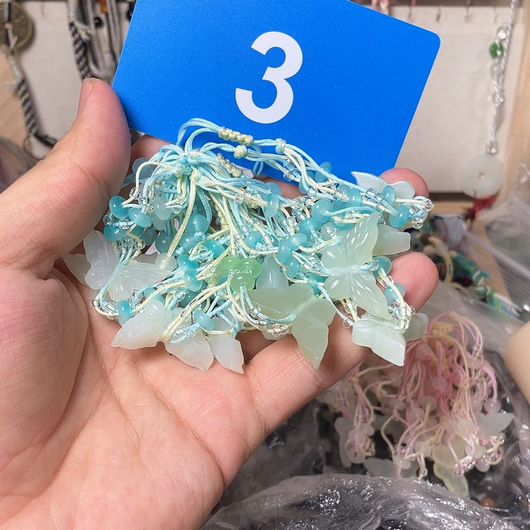 蛇纹石玉颈饰合金
