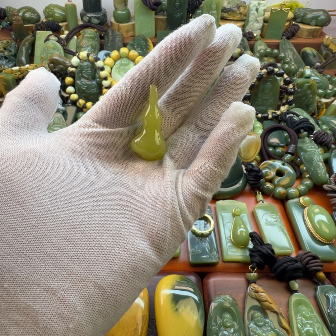 岫岩老玉（透闪石质玉）未镶嵌颈饰