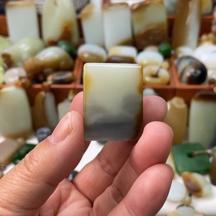 和田玉未镶嵌颈饰