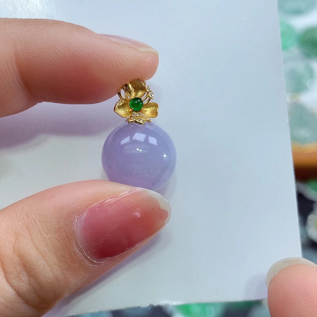 翡翠18K金镶嵌颈饰转运珠