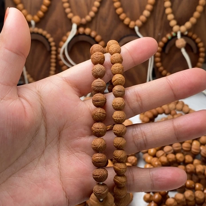 吊坠猴头核桃凤眼：7.+8+漏眼，瑕疵