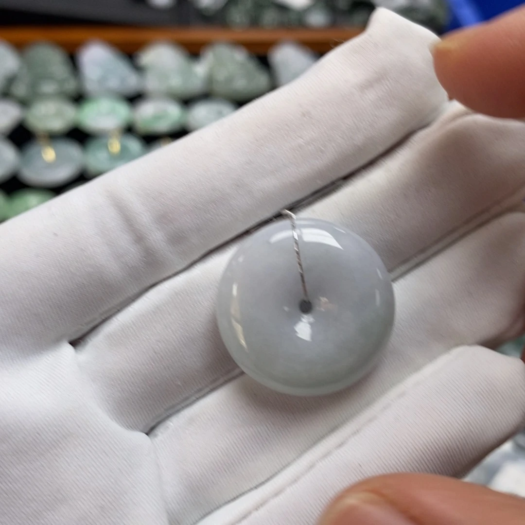 翡翠挂件未镶嵌平安扣