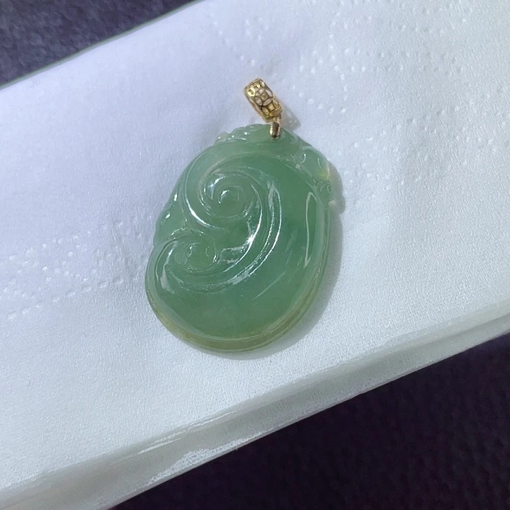 翡翠颈饰18K金镶嵌翡翠