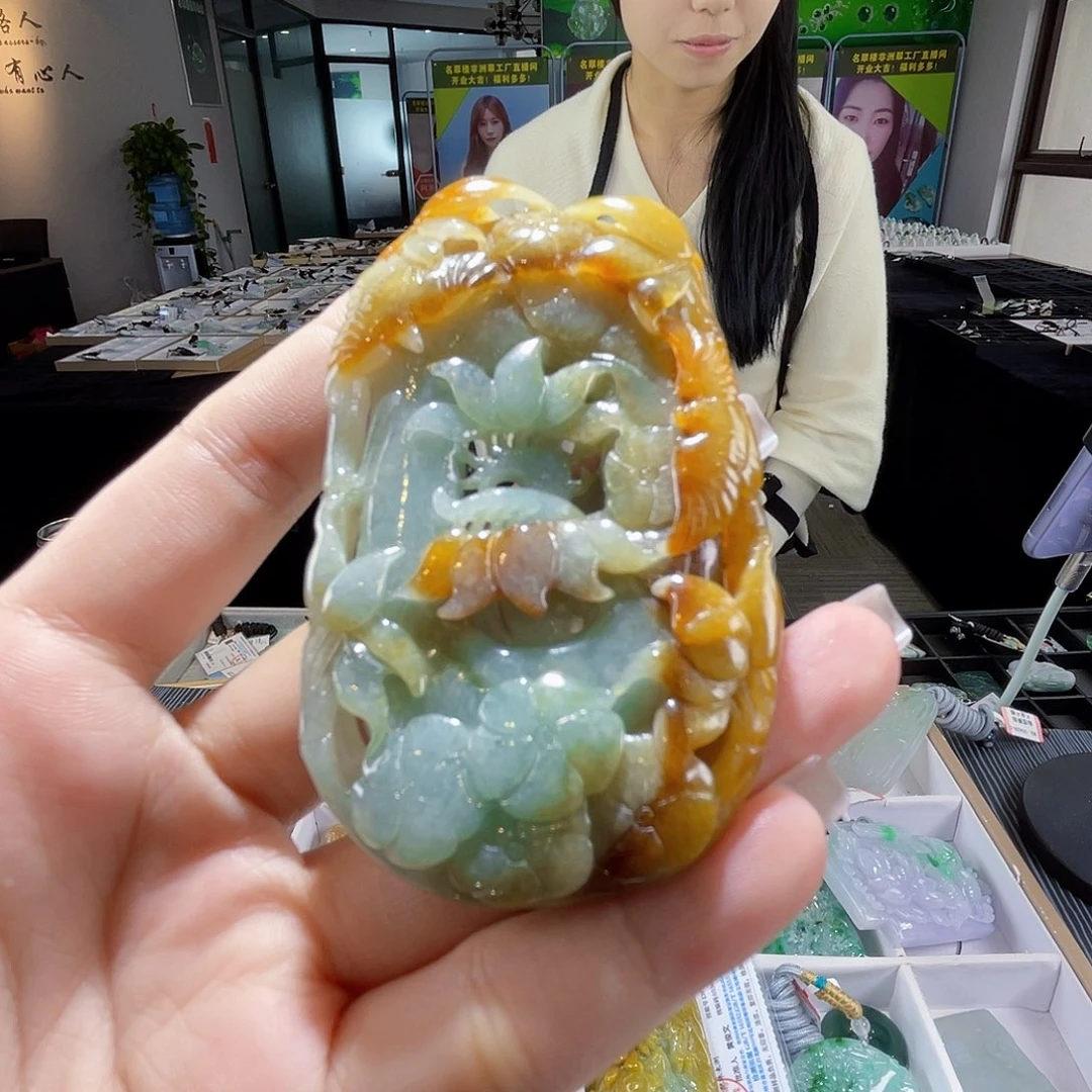 颈饰未镶嵌翡翠一个