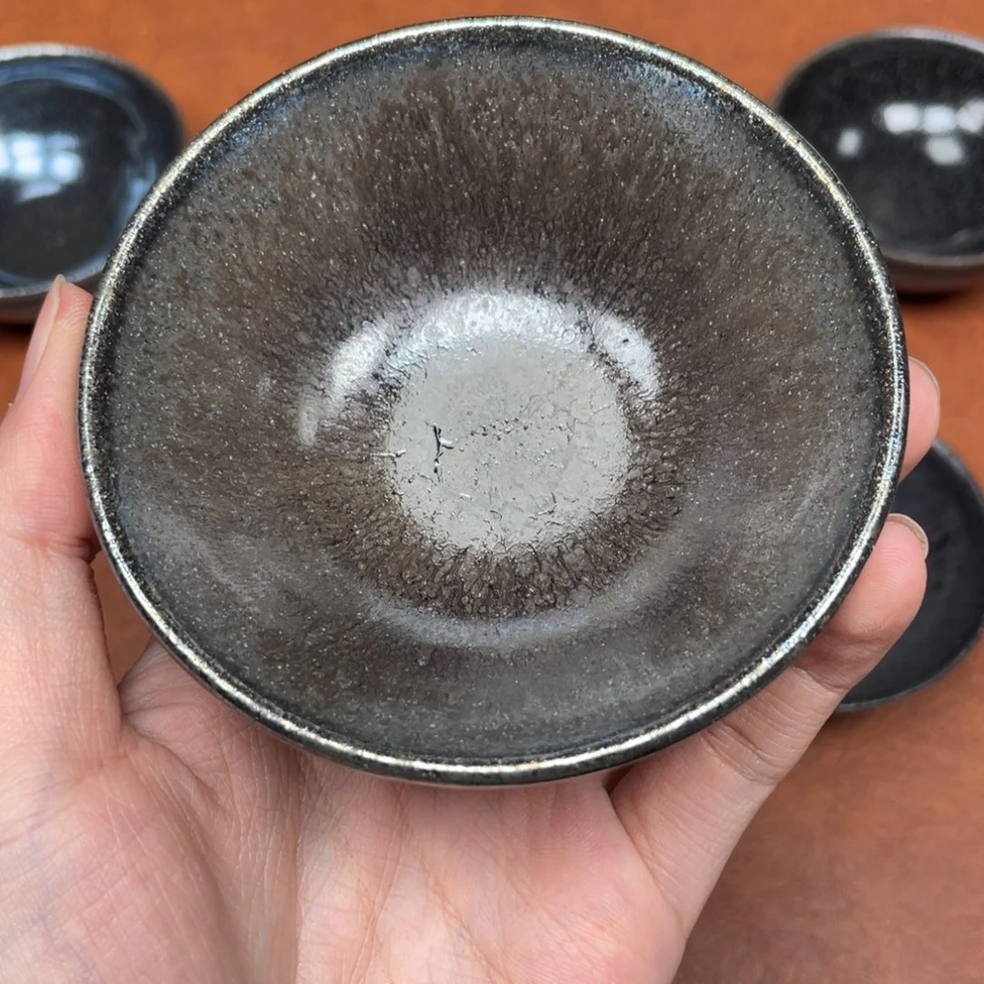 住***面茶盏山下。