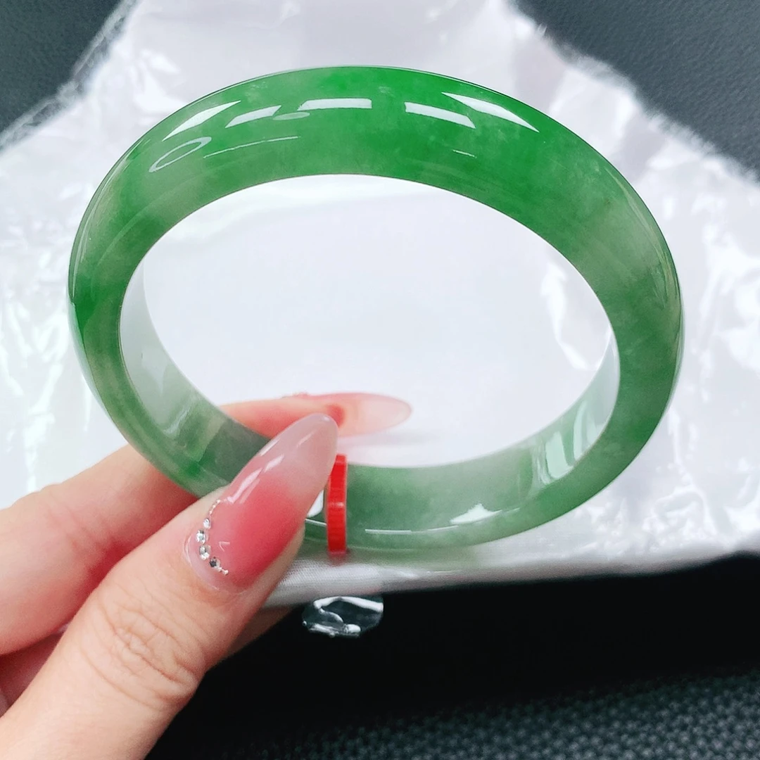 翡翠手镯未镶嵌59圈