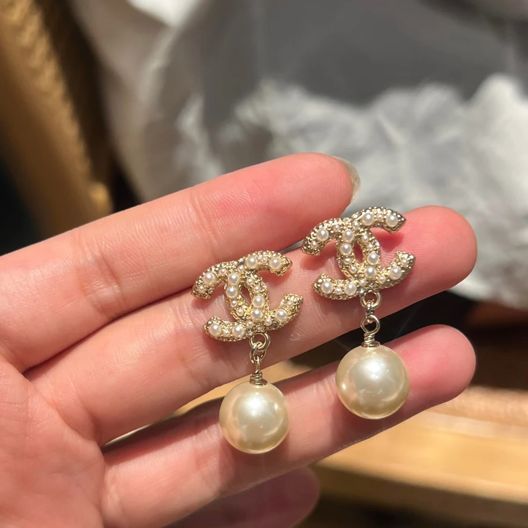 铜合金耳饰 小香风双C满钻耳环天然淡水珍时尚高级耳环轻奢