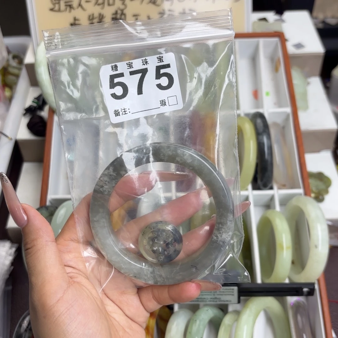 未镶嵌蛇纹石玉手镯X****o