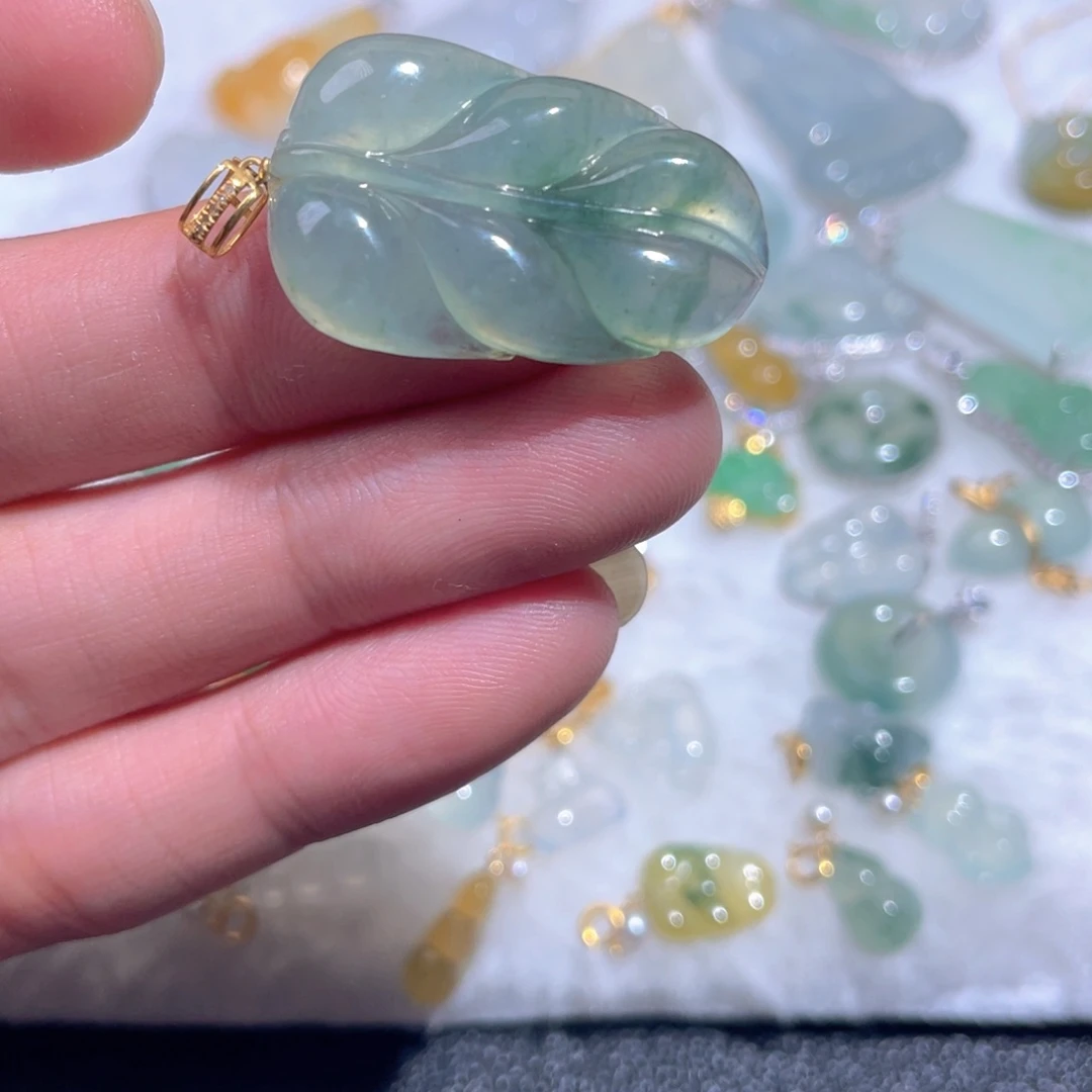 翡翠18K金镶嵌颈饰翡翠