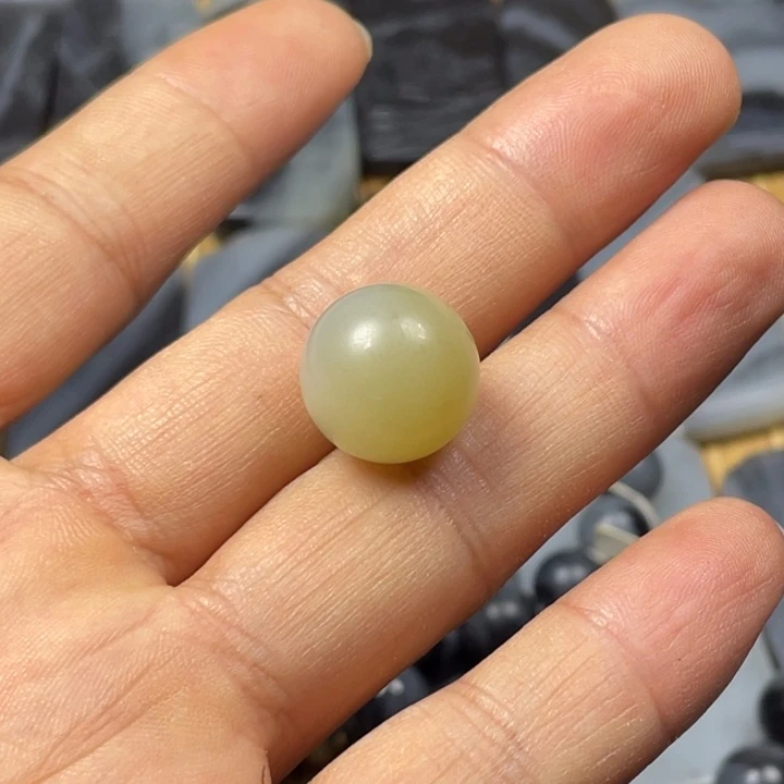 王***_和田玉未镶嵌挂件