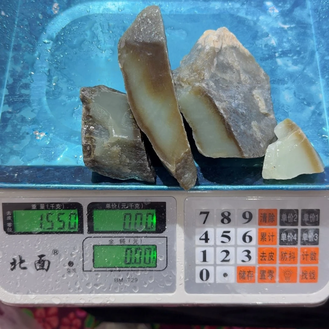 谁***安且末料原石盆景石