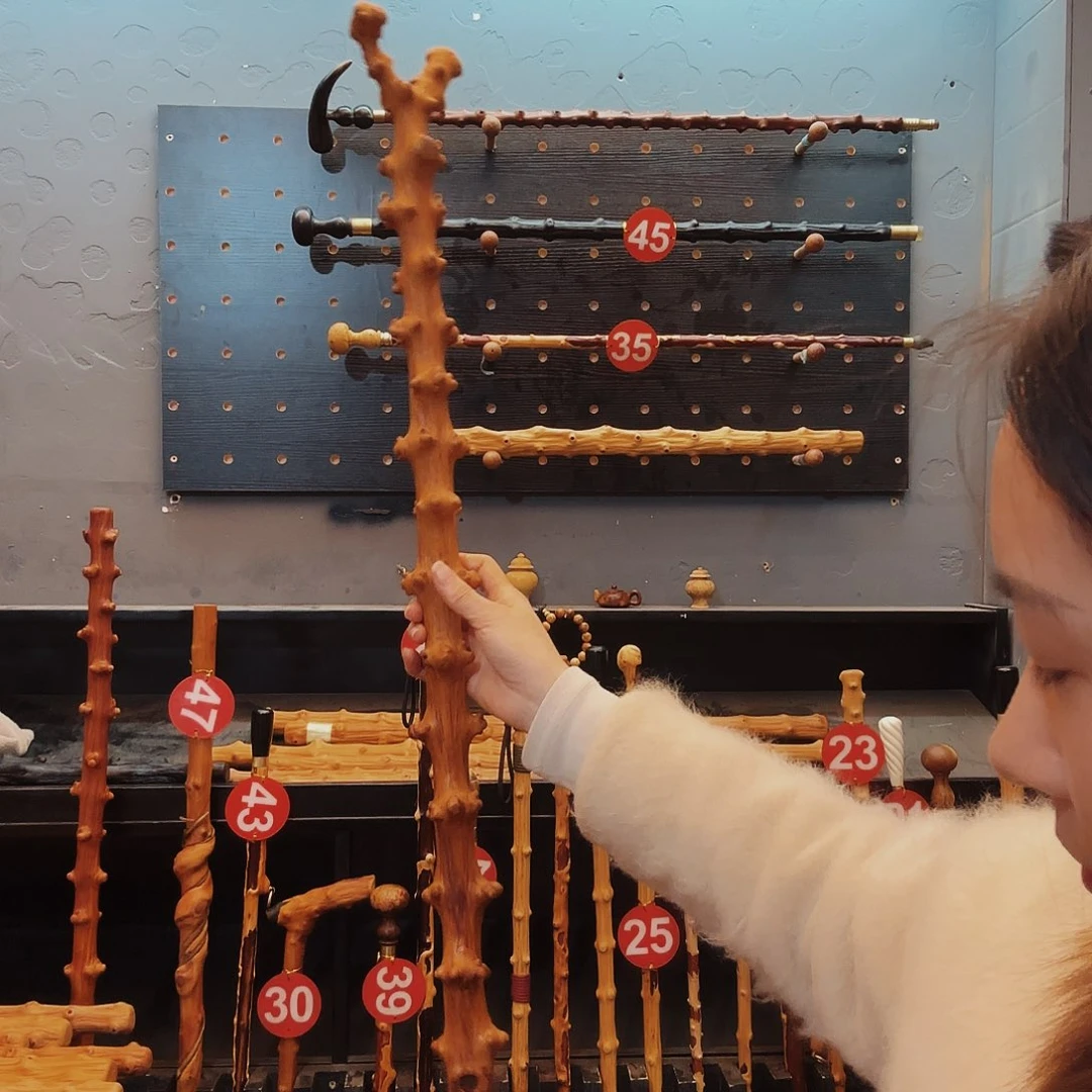 豆***条70公分左右长，收藏刺花短棍