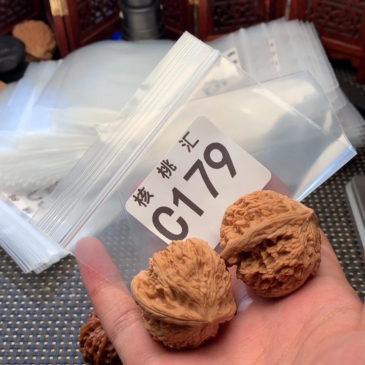 文玩核桃吊坠牡丹纹