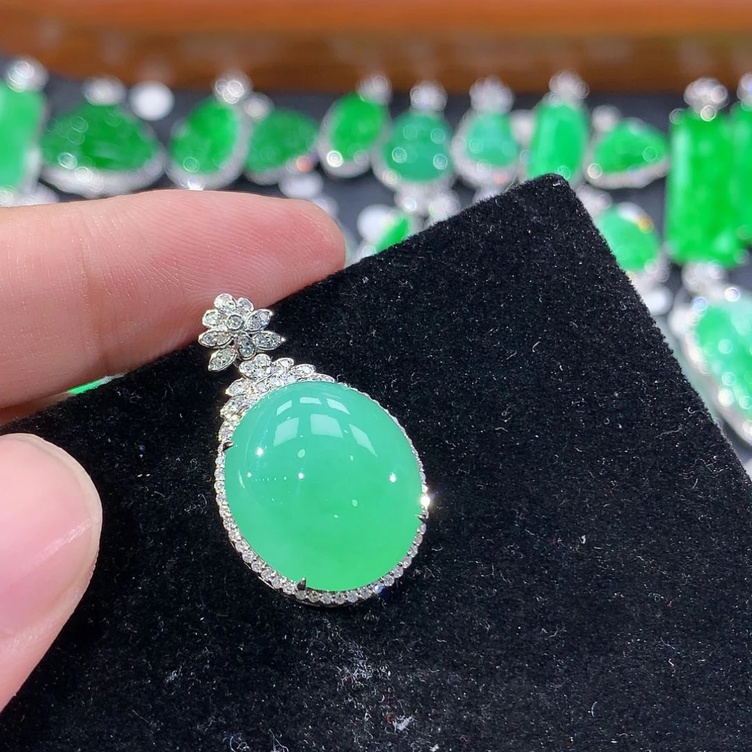 翡翠18K金镶嵌颈饰