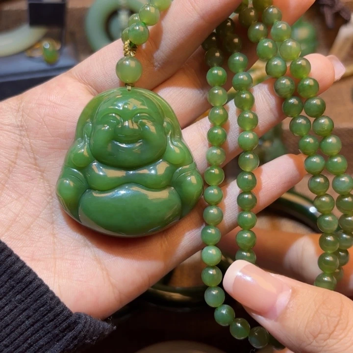 颈饰未镶嵌和田玉（碧玉）