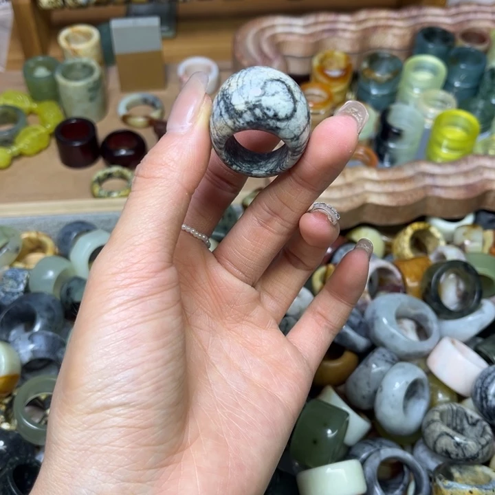 蛇纹石玉未镶嵌戒圈