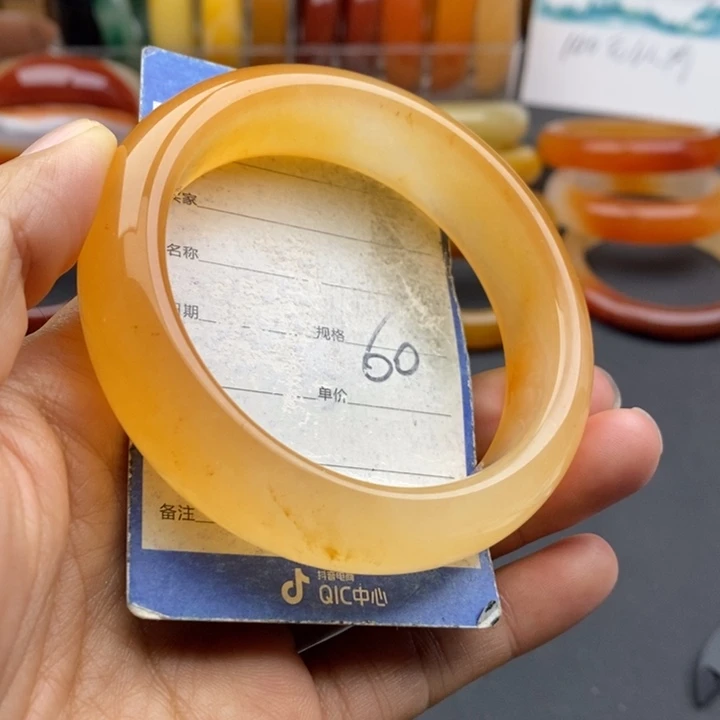 未镶嵌手镯石英质玉