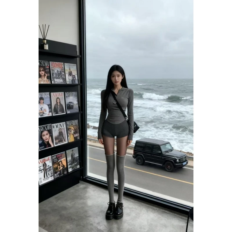 辣妹纯欲性感套装女秋季2025新款V领显瘦长袖T恤包臀短裤裤两件套