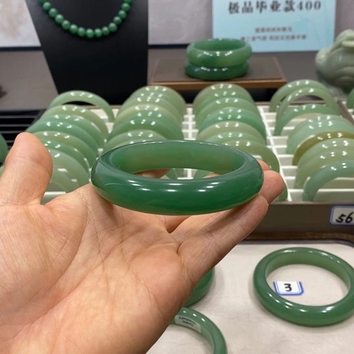 东陵石手镯未镶嵌飘****❄