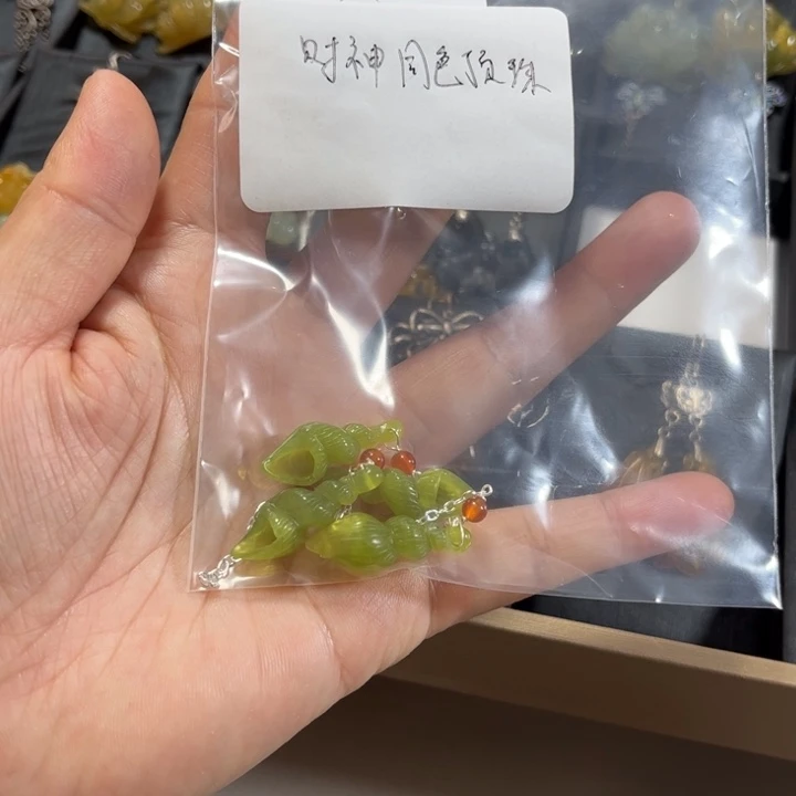 蛇纹石玉耳饰未镶嵌备*露