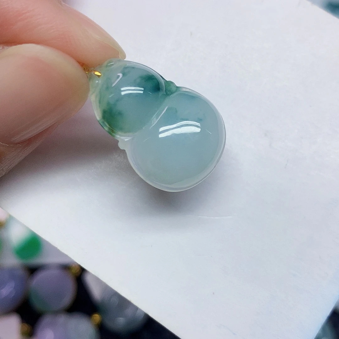 翡翠18K金镶嵌颈饰葫芦
