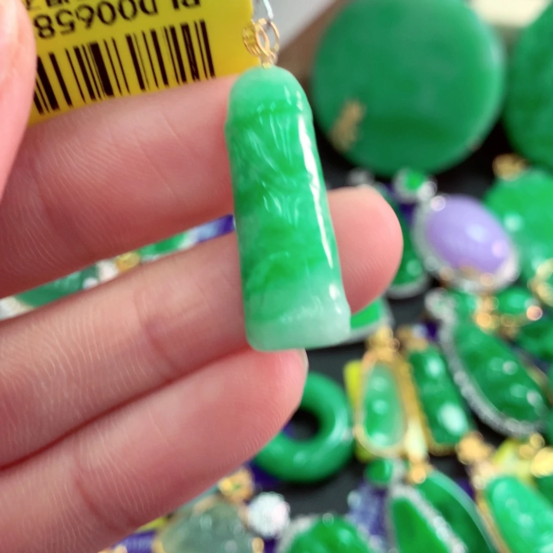 吊坠(不含链)18K金镶嵌翡翠