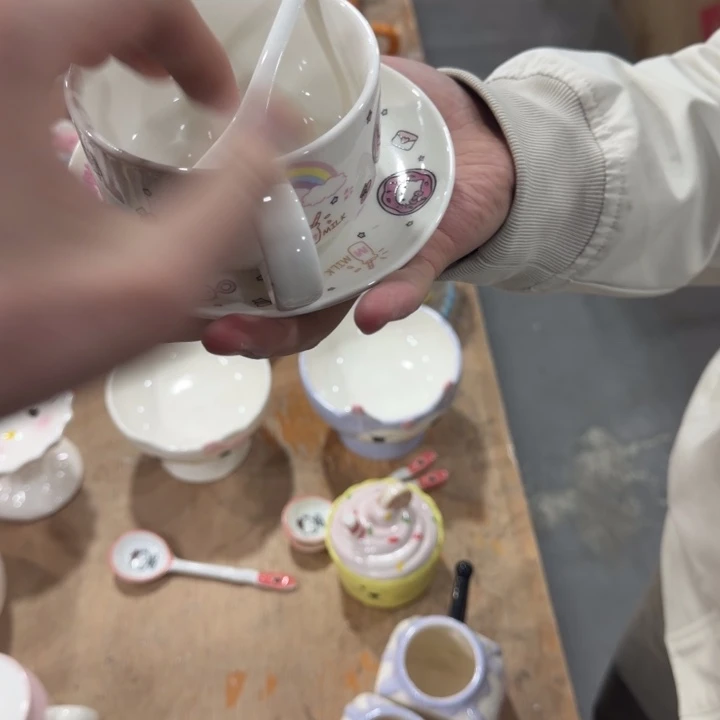 正版 釉下彩陶瓷摆件